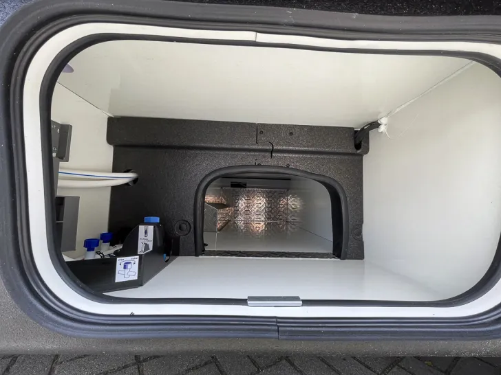 Fahrzeugbild Hymer B-MC I 600 WhiteLine *5.Sitzpl.*Solar*Dachklima #33