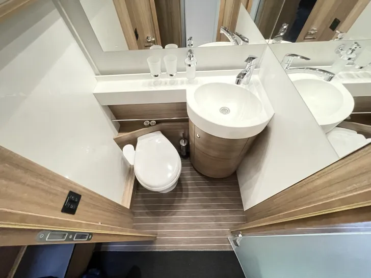 Fahrzeugbild Concorde CRUISER 891LR Diamond Series - 6 Schlafpl. #24