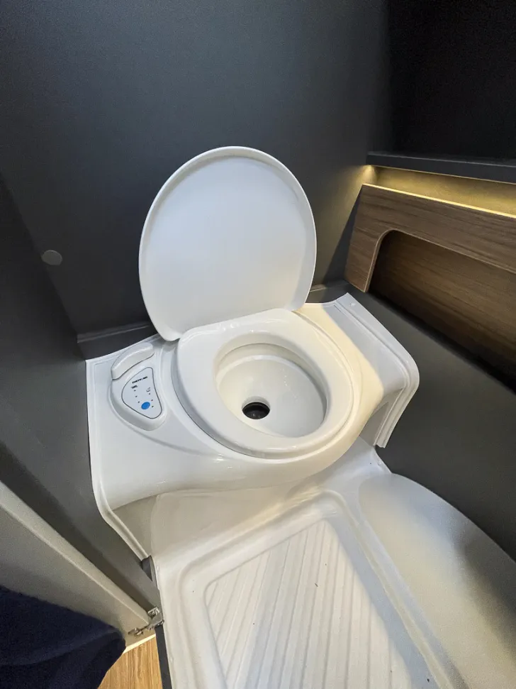 Fahrzeugbild Knaus AZUR 500 EU *Markise*DuoControl* #40