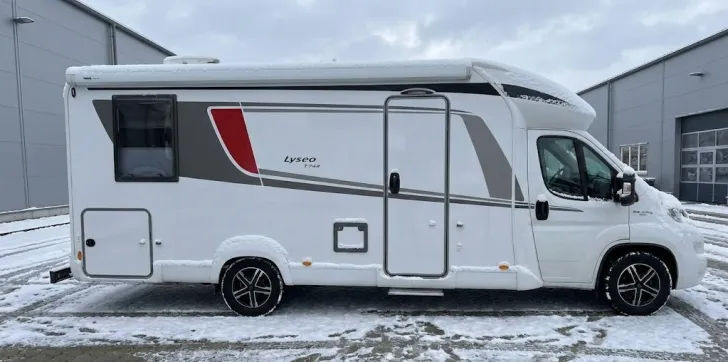 Grundriss Tag Bürstner Lyseo T 744 Sehr gepflegt