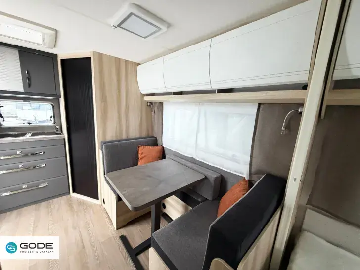 Fahrzeugbild Hobby De Luxe 460 SL/Bettverbreitung/Vorzeltsteckdose #5
