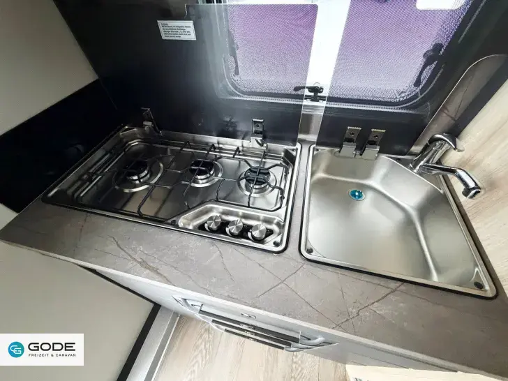 Fahrzeugbild Hobby De Luxe 460 SL/Bettverbreitung/Vorzeltsteckdose #9