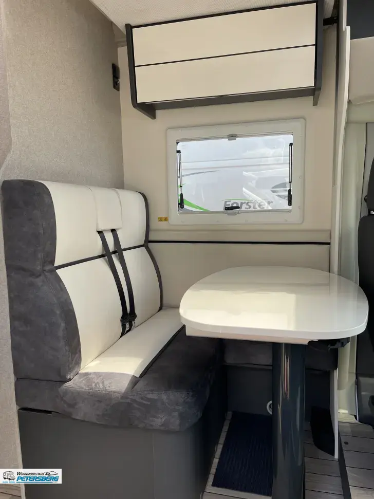 Fahrzeugbild Forster T 669 EB 165 PS * Automatik * Hubbett #8