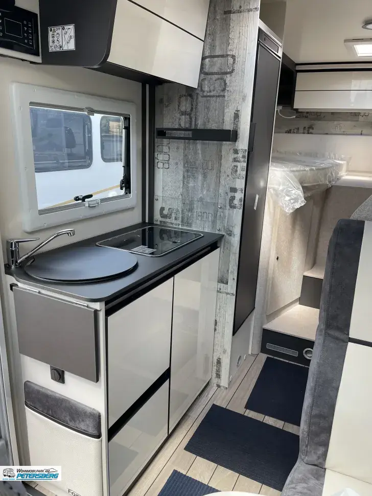 Fahrzeugbild Forster T 669 EB 165 PS * Automatik * Hubbett #9