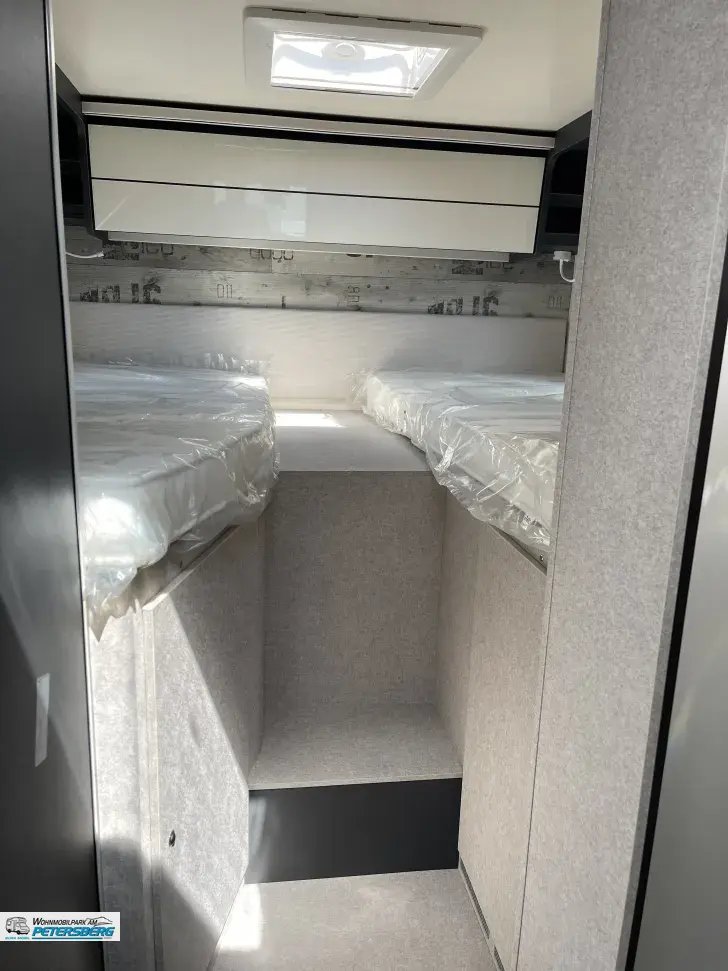 Fahrzeugbild Forster T 669 EB 165 PS * Automatik * Hubbett #11