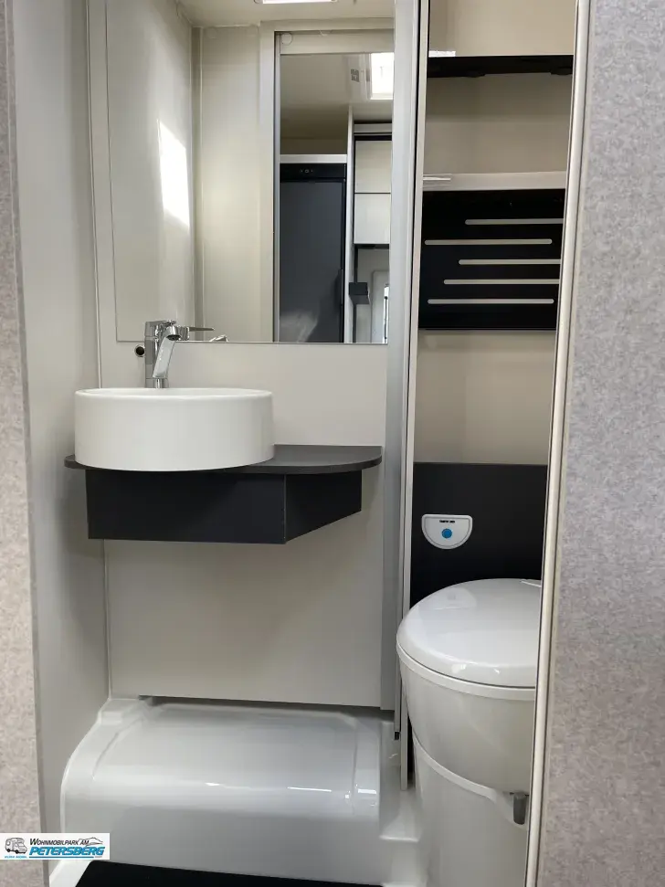 Fahrzeugbild Forster T 669 EB 165 PS * Automatik * Hubbett #16