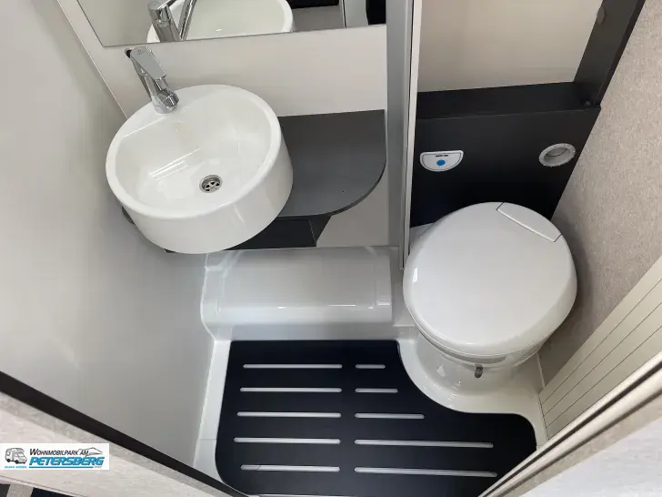 Fahrzeugbild Forster T 669 EB 165 PS * Automatik * Hubbett #17