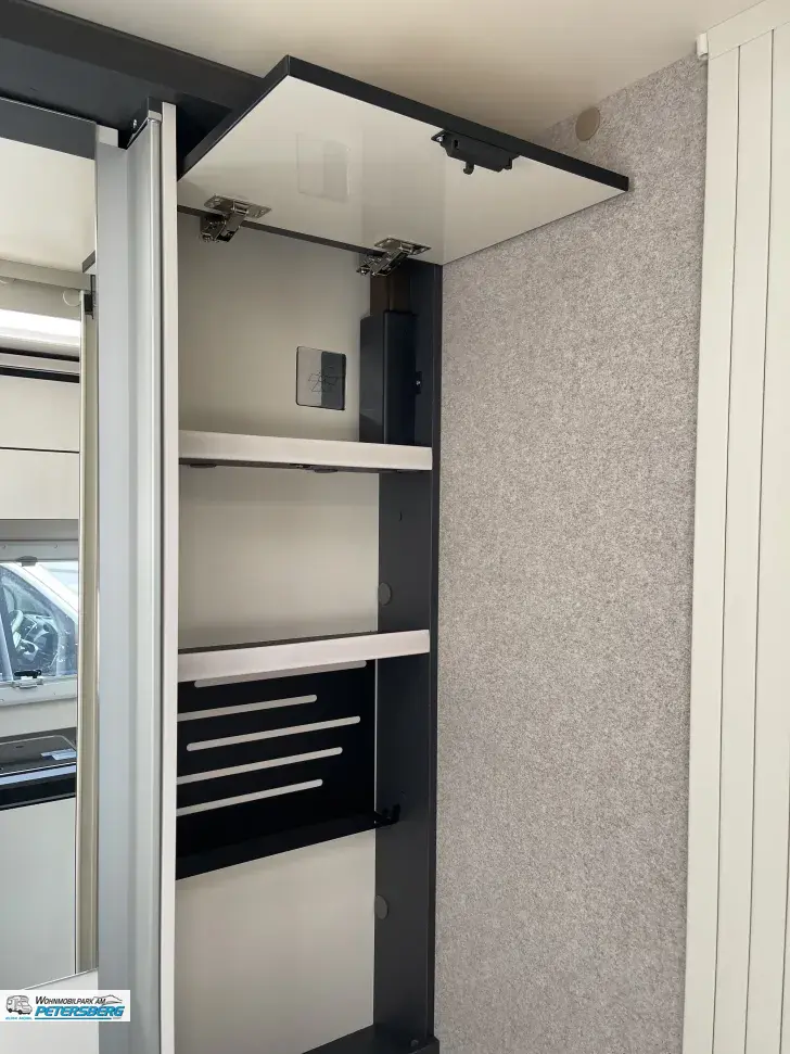 Fahrzeugbild Forster T 669 EB 165 PS * Automatik * Hubbett #18