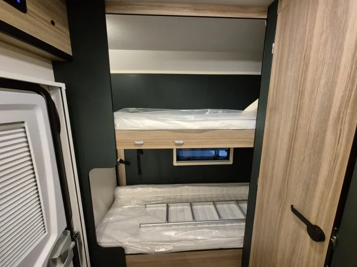 Fahrzeugbild Rimor Kilig 9 7 Gurtplätze/Automatik/4100kg/Solar #8