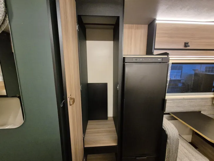 Fahrzeugbild Rimor Kilig 9 7 Gurtplätze/Automatik/4100kg/Solar #17