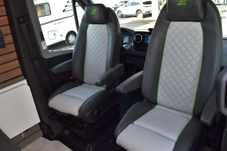 Fahrzeugbild Hymer Camper Van Grand Canyon S CrossOver LIthium, Solar, Leder, 4x4 #31