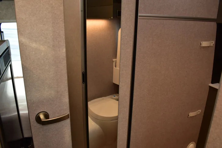 Fahrzeugbild Hymer Camper Van Grand Canyon S CrossOver LIthium, Solar, Leder, 4x4 #56