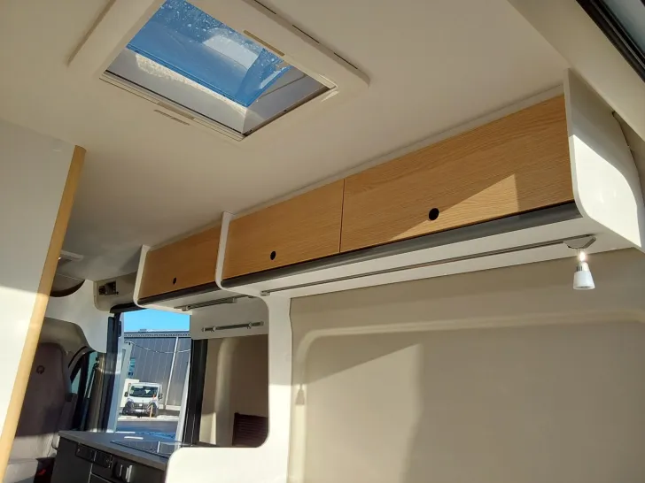 Fahrzeugbild Sunlight Cliff 600 Automatik, Markise, 600Kg Zuladung #16