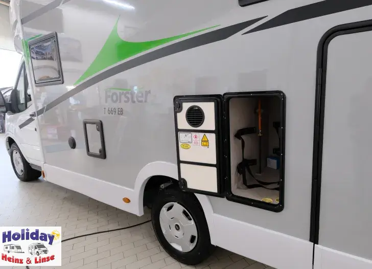 Fahrzeugbild Forster T Coupé 669 EB Hubbett, 165PS, Automatik #8