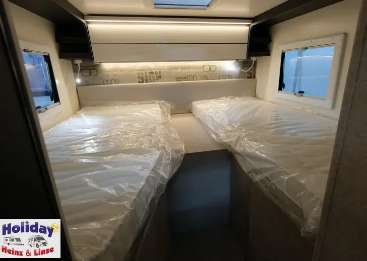 Fahrzeugbild Forster T Coupé 669 EB Hubbett, 165PS, Automatik #11