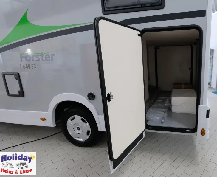 Fahrzeugbild Forster T Coupé 669 EB Hubbett, 165PS, Automatik #12