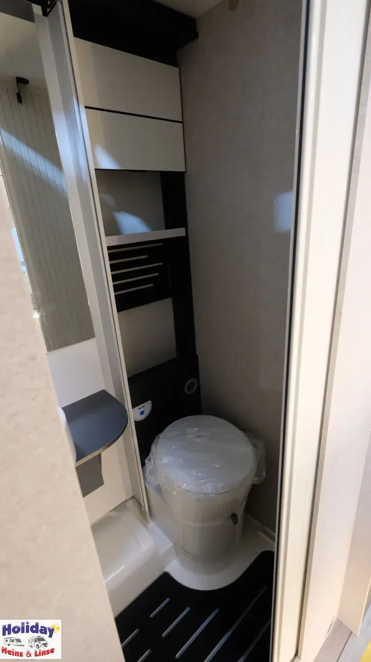 Fahrzeugbild Forster T Coupé 669 EB Hubbett, 165PS, Automatik #17