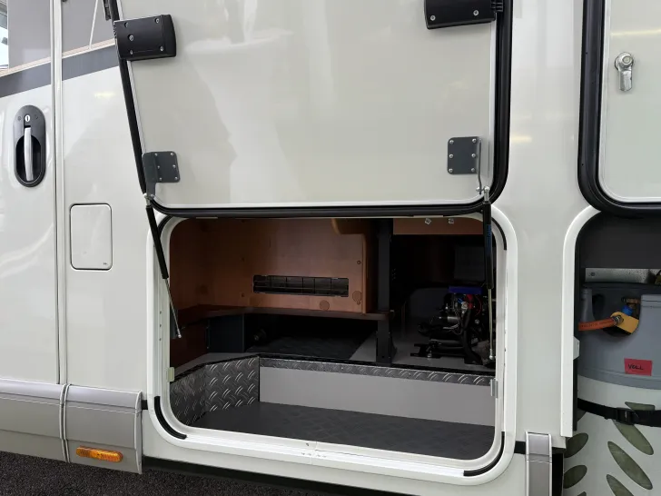 Fahrzeugbild Carthago chic c-line I 4.2 DB #24