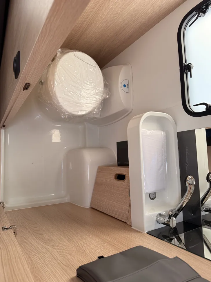 Fahrzeugbild Adria Aviva 360 DK #8