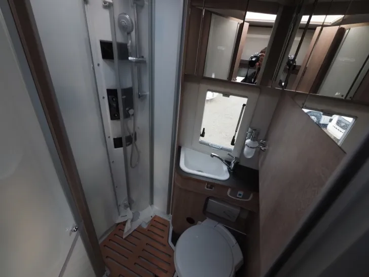 Fahrzeugbild Laika ECOVIP L 3009, 180 PS Autom., Hubbett, uvm. #11