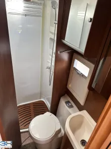 Fahrzeugbild Laika Kreos 3008 mit Hubbett #8