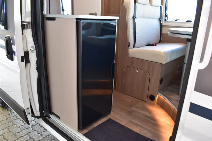 Fahrzeugbild Carado CV 640 Längsbetten, Markise, ab Juni #8