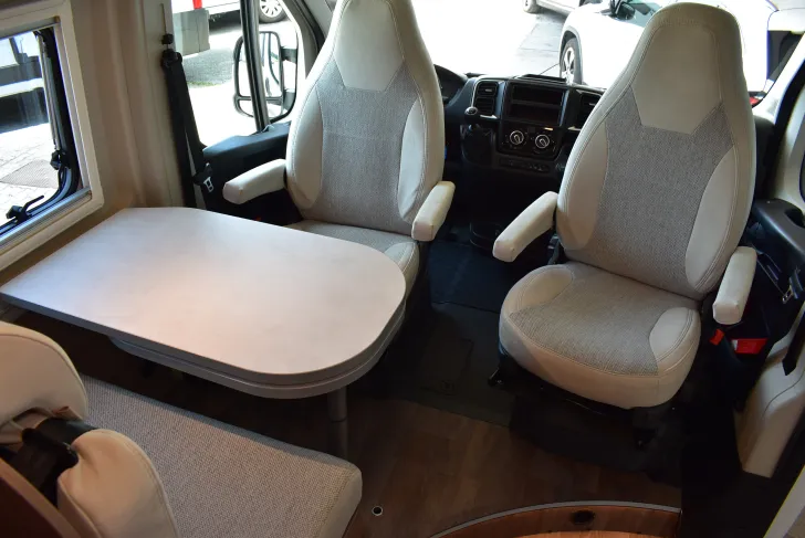 Fahrzeugbild Carado CV 640 Längsbetten, Markise, ab Juni #10