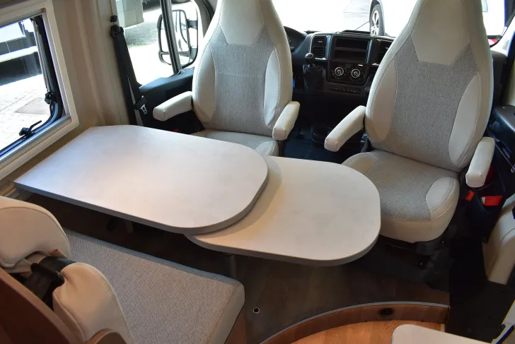 Fahrzeugbild Carado CV 640 Längsbetten, Markise, ab Juni #11