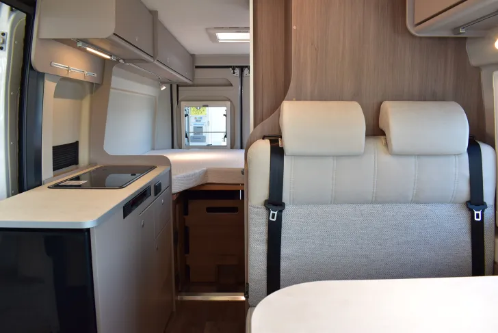 Fahrzeugbild Carado CV 640 Längsbetten, Markise, ab Juni #12