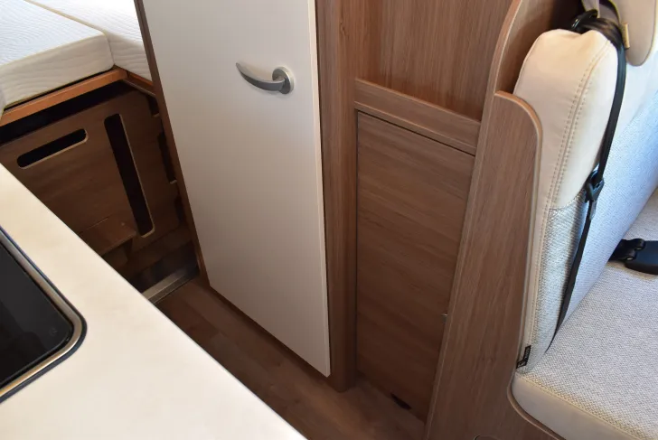 Fahrzeugbild Carado CV 640 Längsbetten, Markise, ab Juni #25