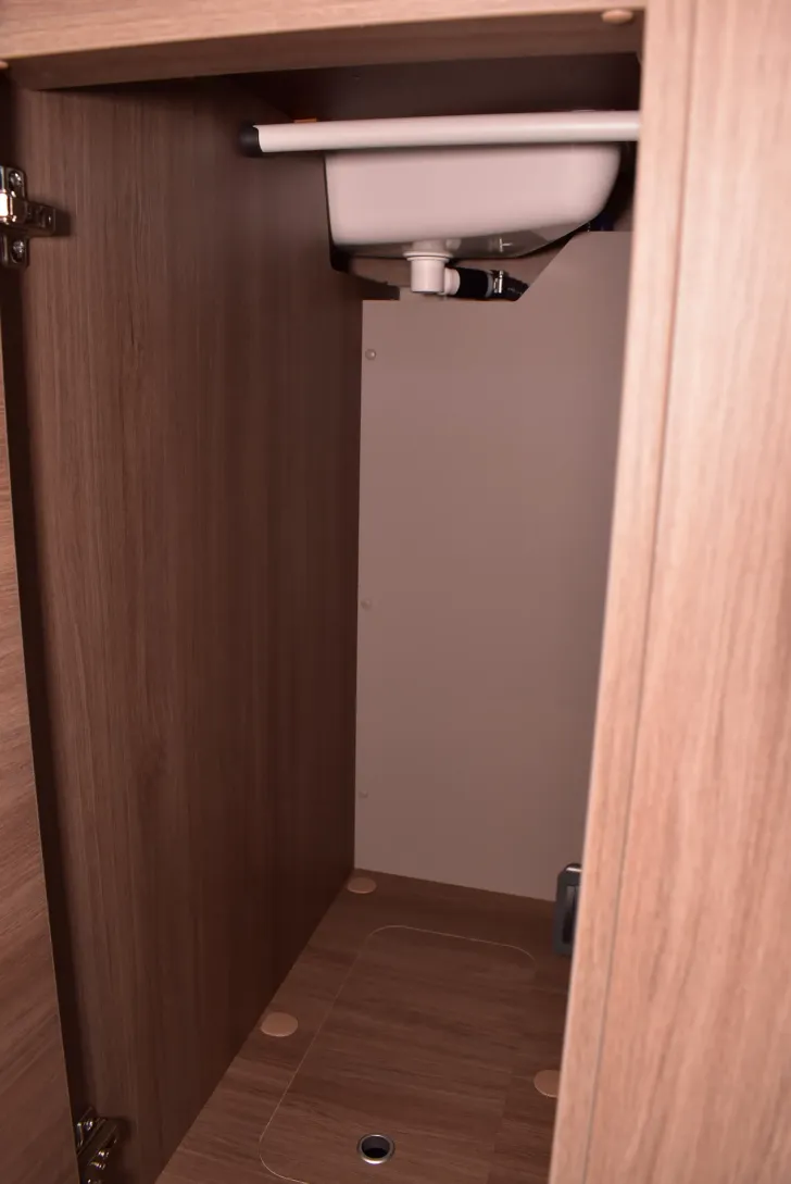 Fahrzeugbild Carado CV 640 Längsbetten, Markise, ab Juni #26