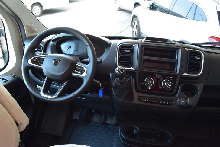 Fahrzeugbild Carado CV 640 Längsbetten, Markise, ab Juni #38