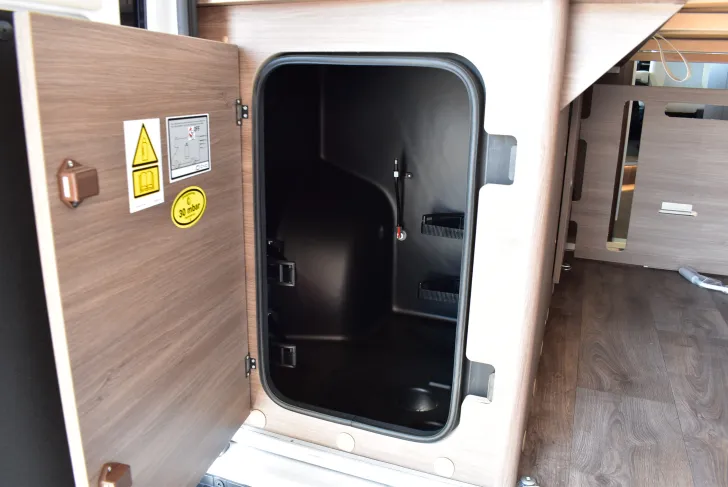 Fahrzeugbild Carado CV 640 Längsbetten, Markise, ab Juni #43