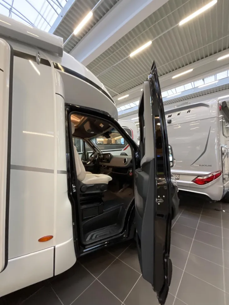 Fahrzeugbild Hymer Tramp S 685 Dieselheizung, Winterpaket, Hubbett #9