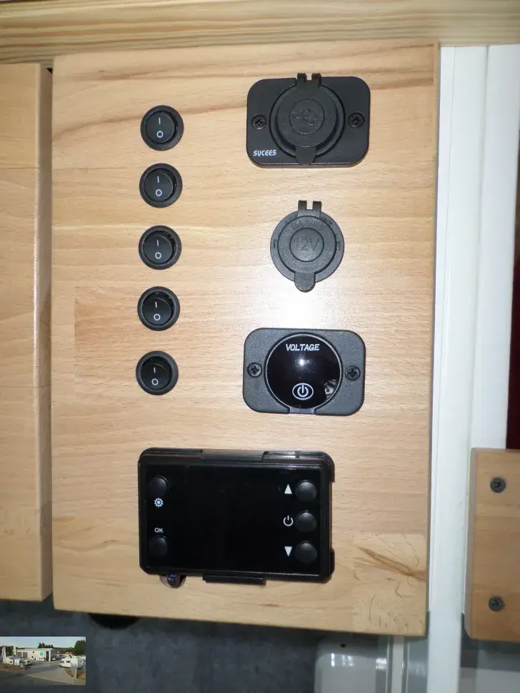 Fahrzeugbild Ford Transit Custom L2 - H2 - 2,0 l Diesel VK 15 -Yachtausbau! der Hammer #12