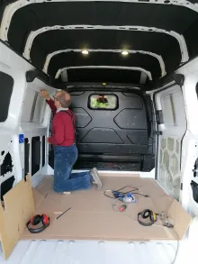 Fahrzeugbild Ford Transit Custom L2 - H2 - 2,0 l Diesel VK 15 -Yachtausbau! der Hammer #40