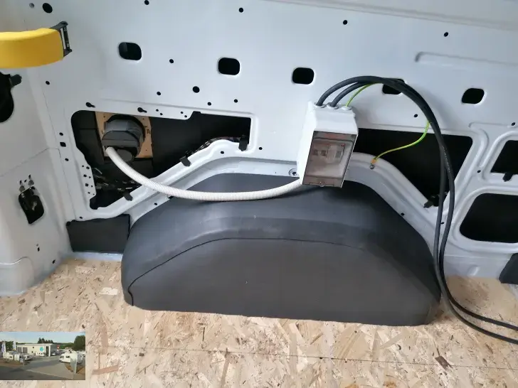 Fahrzeugbild Ford Transit Custom L2 - H2 - 2,0 l Diesel VK 15 -Yachtausbau! der Hammer #52