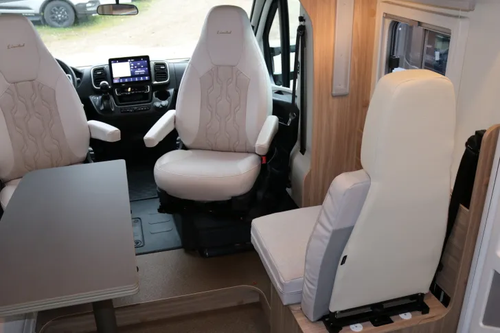 Fahrzeugbild Bürstner T 727 G AT9G+Ex Mieter+Hubbett+TV+SAT&Solar #12