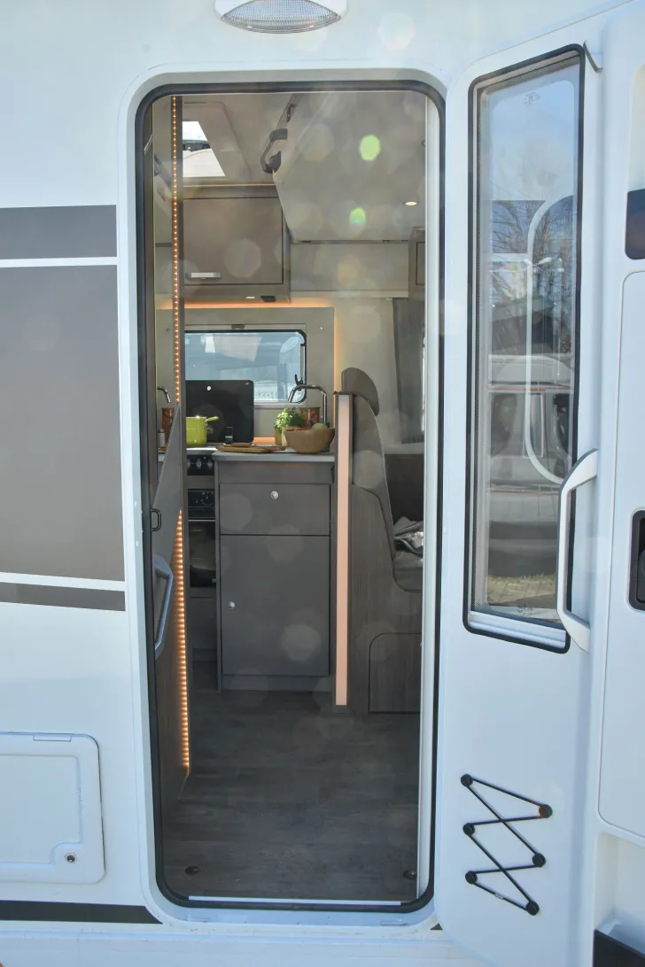 Fahrzeugbild Carado T448 pro+ 180 PS | Automatik | 5. Sitzpl. #7