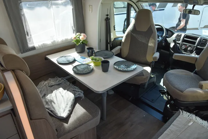 Fahrzeugbild Carado T448 pro+ 180 PS | Automatik | 5. Sitzpl. #8