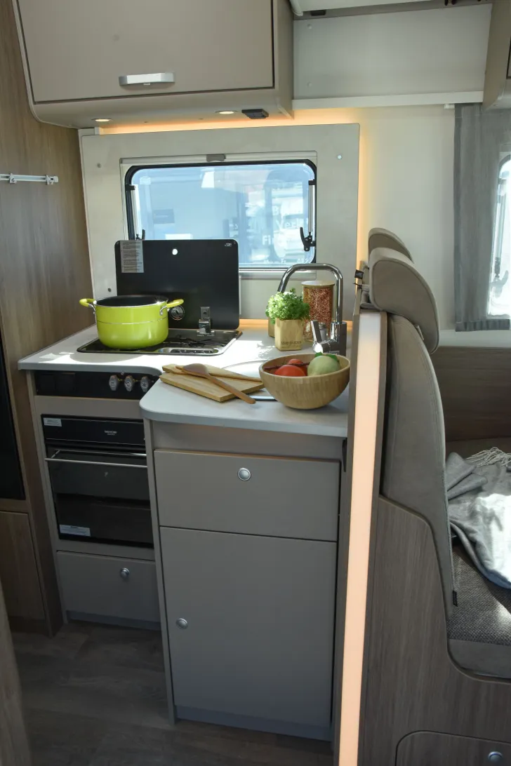 Fahrzeugbild Carado T448 pro+ 180 PS | Automatik | 5. Sitzpl. #13