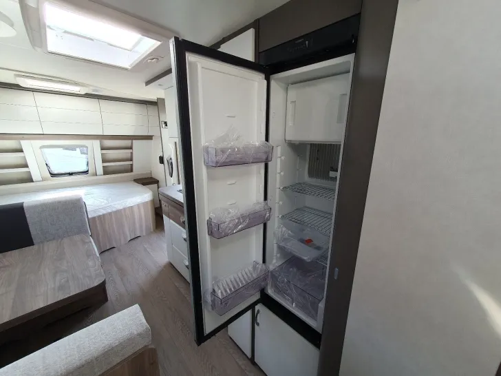 Fahrzeugbild Hobby Excellent Edition 545 KMF 2.000 kg TV-Halterung! #17