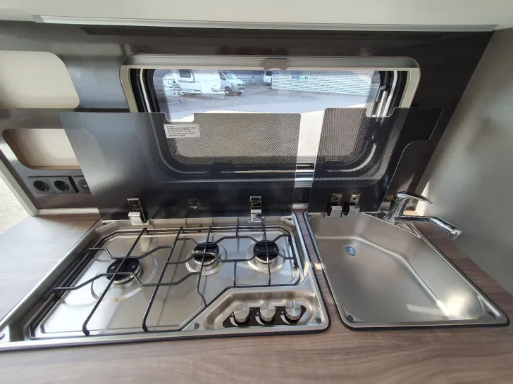 Fahrzeugbild Hobby Excellent Edition 545 KMF 2.000 kg TV-Halterung! #21