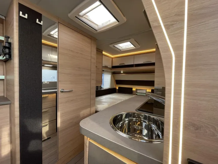 Fahrzeugbild Knaus SÜDWIND 460 EU BLACK SELECTION #26