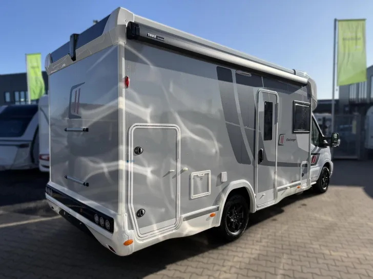 Fahrzeugbild Challenger Teilintegriert Graphite Edition 260 Drive Arctic #5