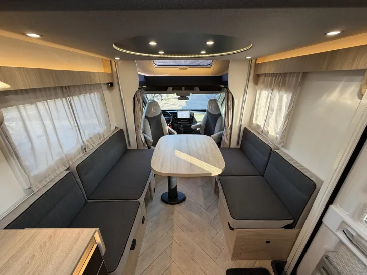 Fahrzeugbild Challenger Teilintegriert Graphite Edition 260 AHK 4100kg #9