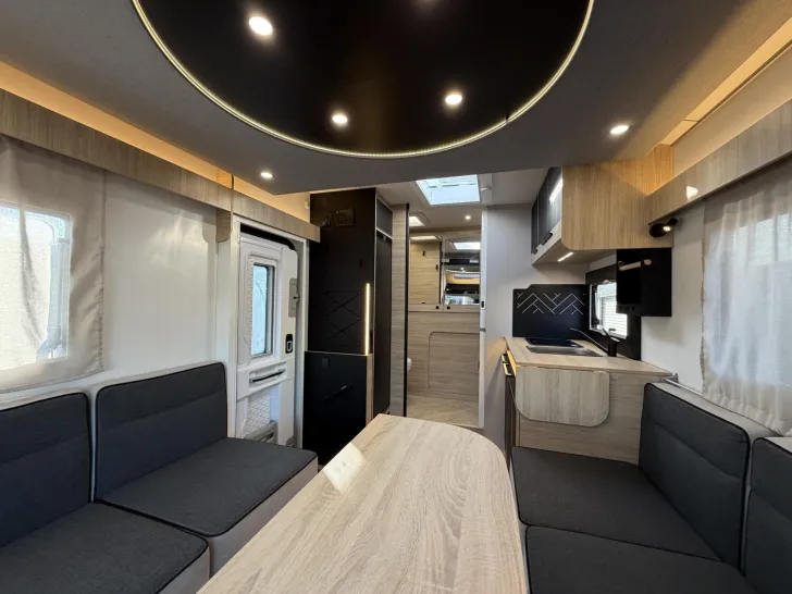 Fahrzeugbild Challenger Teilintegriert Graphite Edition 260 AHK 4100kg #10