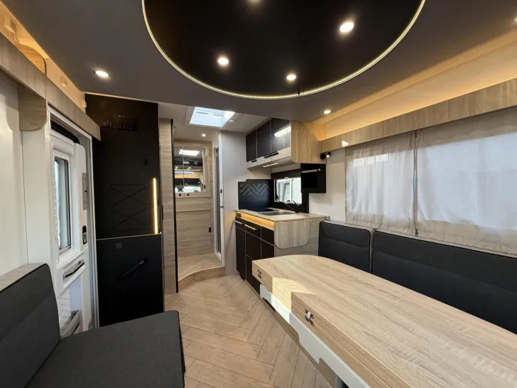 Fahrzeugbild Challenger Teilintegriert Graphite Edition 260 AHK 4100kg #11