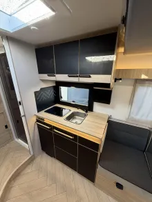 Fahrzeugbild Challenger Teilintegriert Graphite Edition 260 AHK 4100kg #13