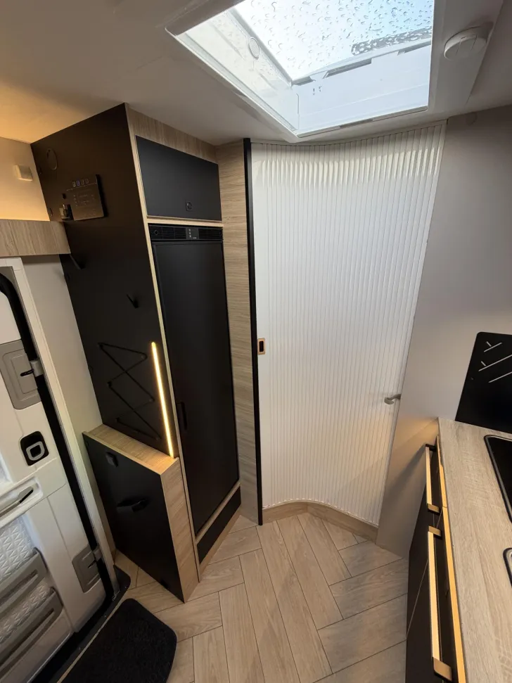 Fahrzeugbild Challenger Teilintegriert Graphite Edition 260 AHK 4100kg #16